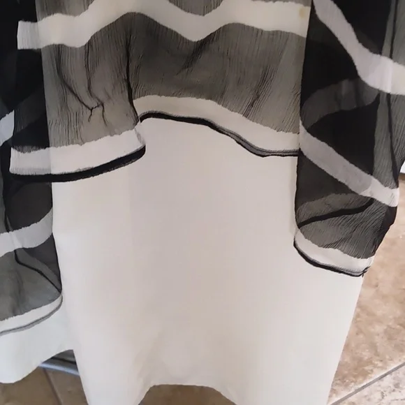 Black and white evening gown - Picture 8 of 8